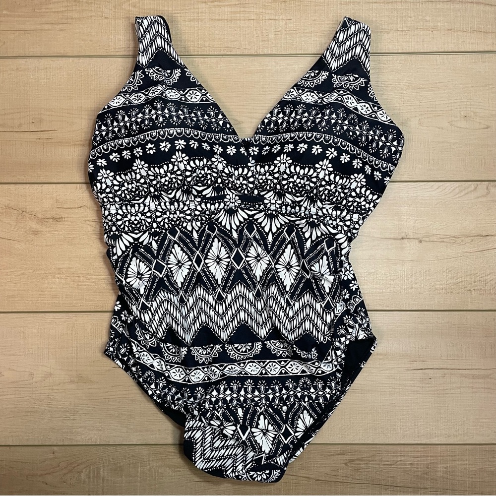 St. John's Bay Women’s Black and White Geometric One Piece Swimsuit Size 16
